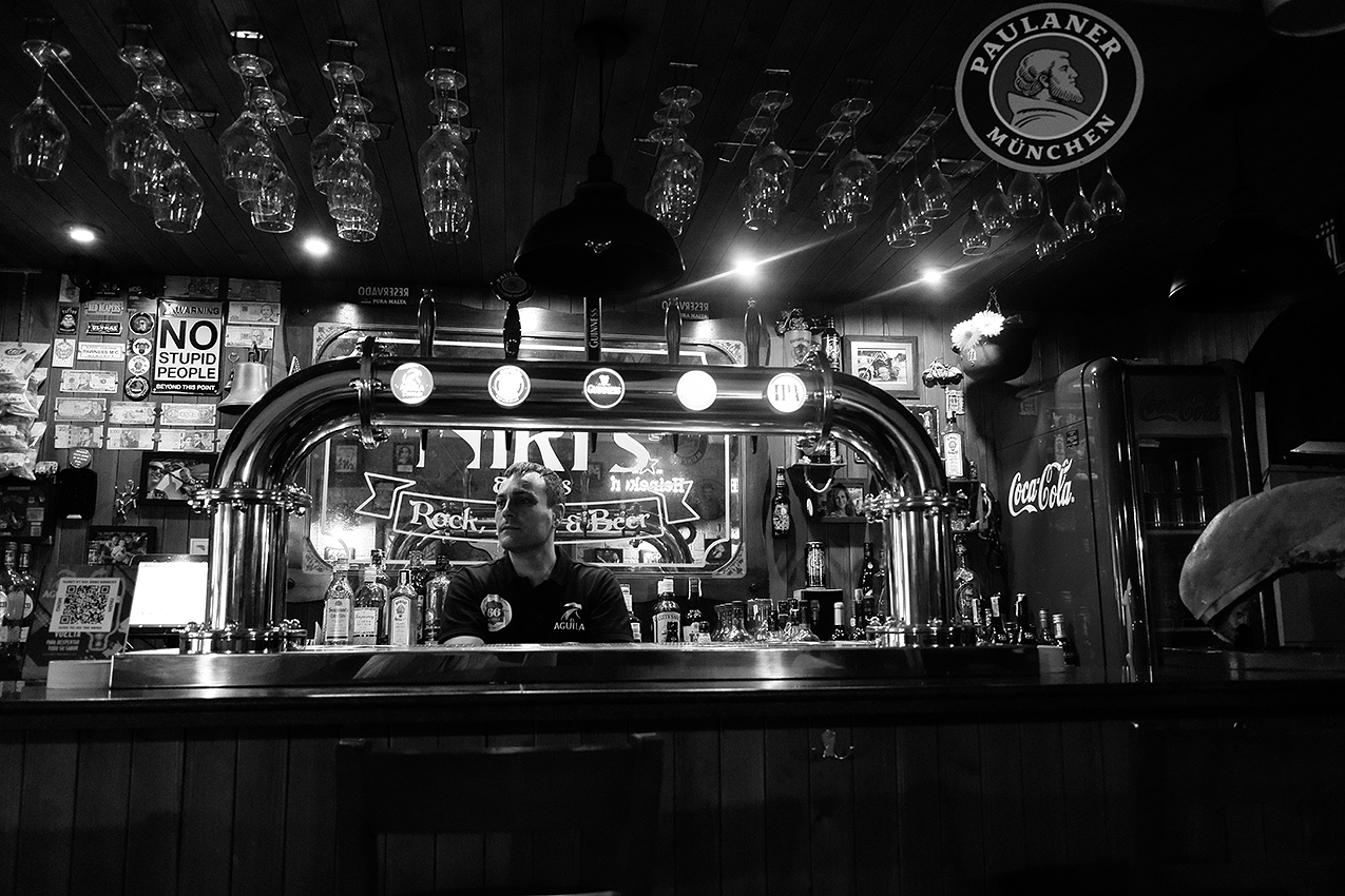 Nombre:  Barman only raw.jpg
Visitas: 109
Tamao: 703.5 KB