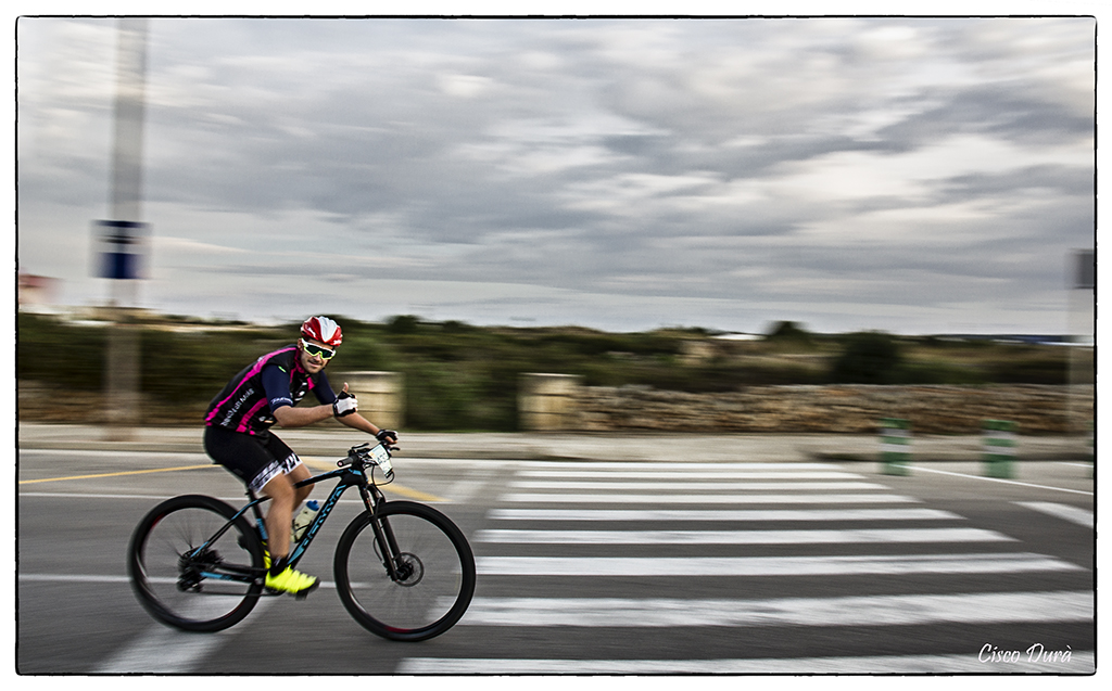 Nombre:  Volta ciclista BTT-32-Editar-Editar.jpg
Visitas: 1590
Tamao: 432.8 KB