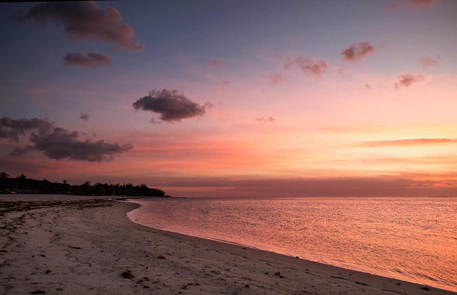 Nombre:  Sunset2010.jpg
Visitas: 1639
Tamao: 143.9 KB