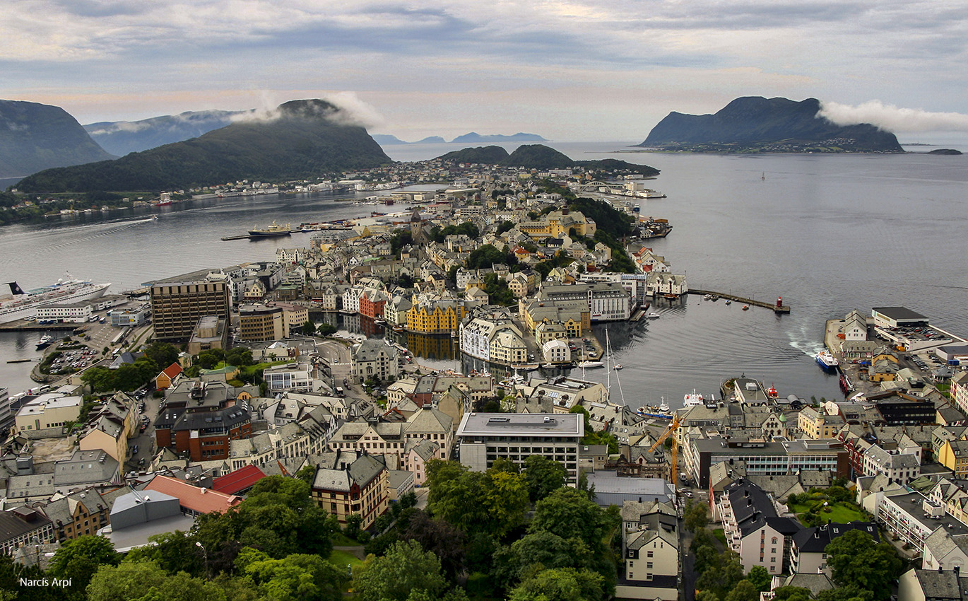 Nombre:  Alesund.jpg
Visitas: 331
Tamao: 577.3 KB