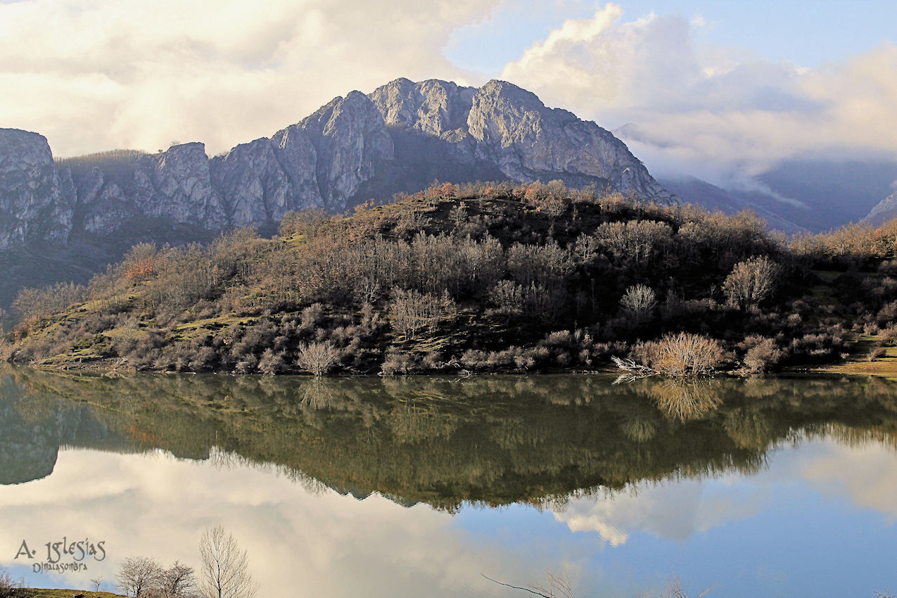 Nombre:  Embalse del Porma_1.JPG
Visitas: 701
Tamao: 268.0 KB