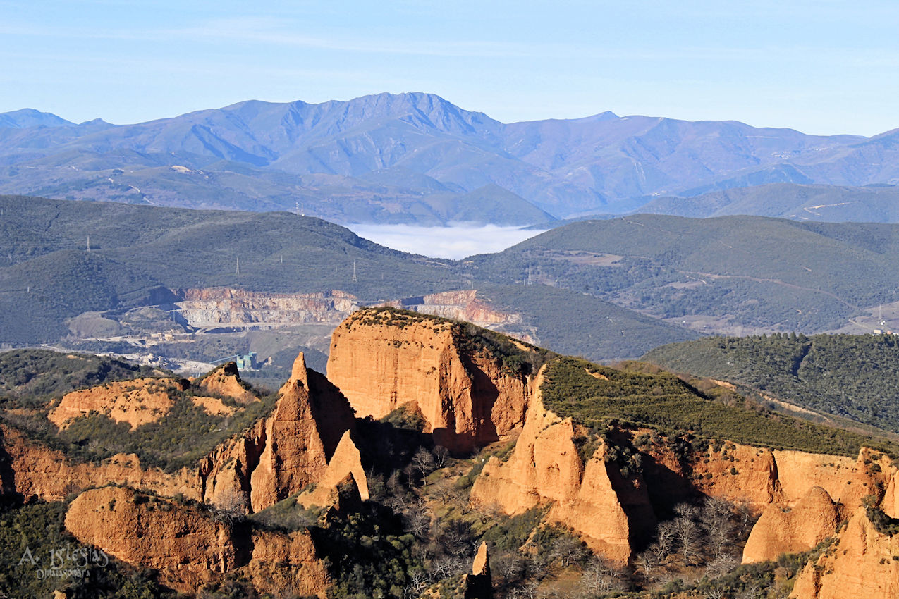 Nombre:  Las Medulas (desde mirador de Orellan)_5.JPG
Visitas: 870
Tamao: 320.5 KB