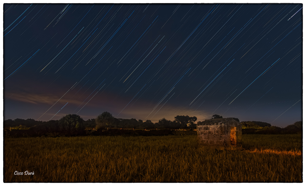 Nombre:  Startrails Lighten-Screen Blend-Editar.jpg
Visitas: 394
Tamao: 441.7 KB