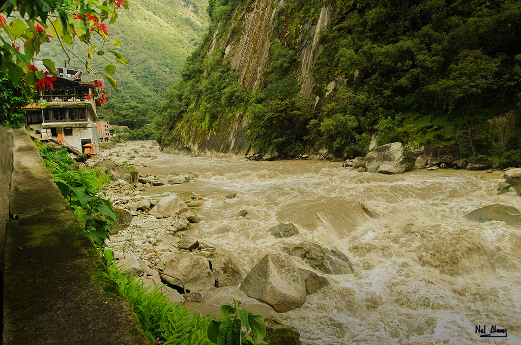 Nombre:  Urubamba.jpg
Visitas: 846
Tamao: 359.7 KB