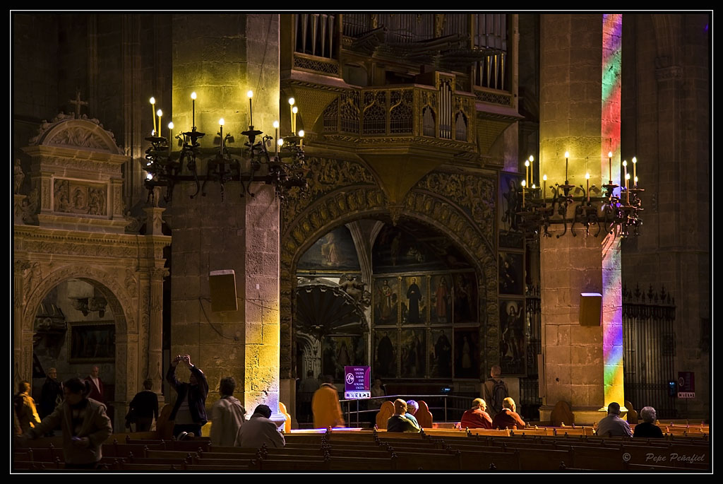 Nombre:  Peñafiel_Color en la Catedral3PP.jpg
Visitas: 45
Tamao: 189.3 KB