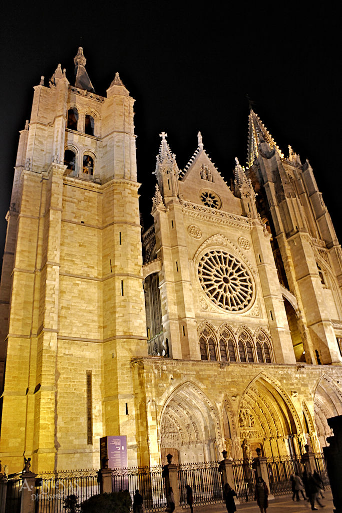 Nombre:  Catedral Len_6.JPG
Visitas: 898
Tamao: 227.7 KB