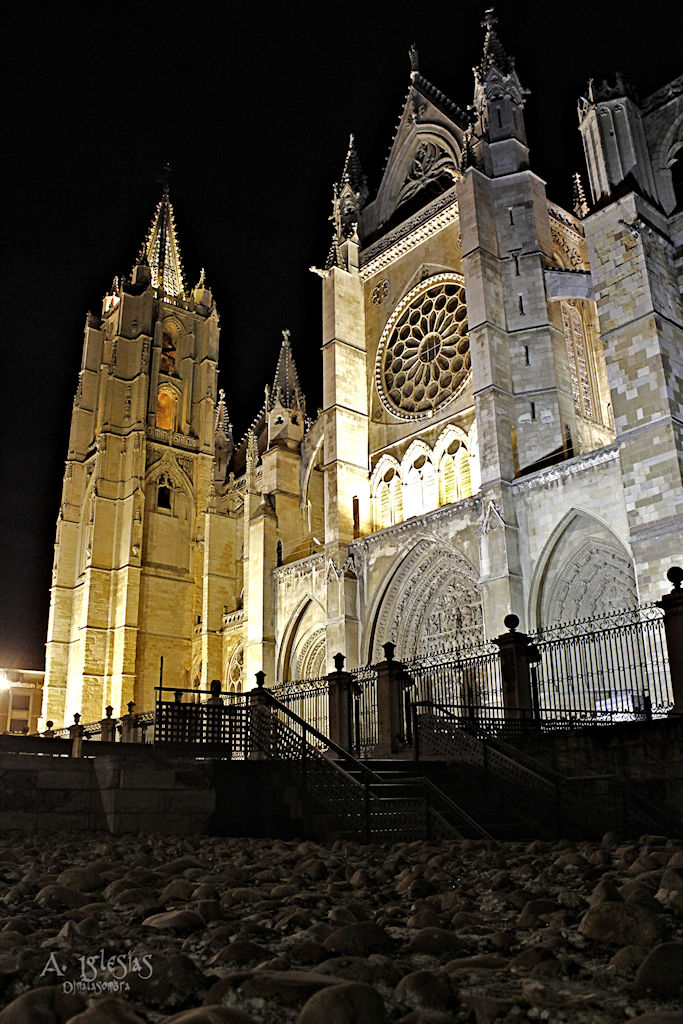 Nombre:  Catedral Len_8.JPG
Visitas: 895
Tamao: 223.5 KB