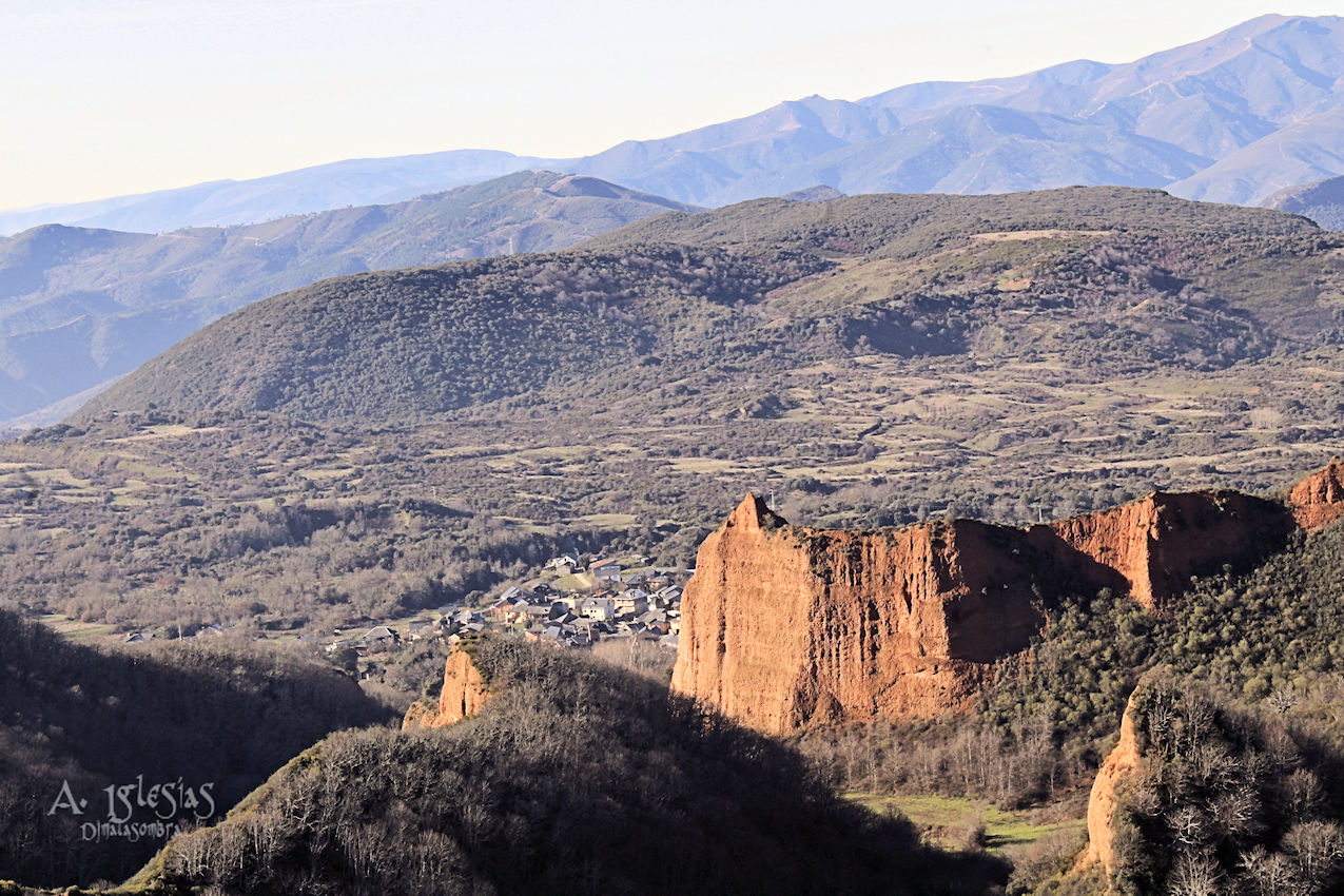 Nombre:  Las Medulas (desde mirador de Orellan)_3.JPG
Visitas: 897
Tamao: 344.9 KB