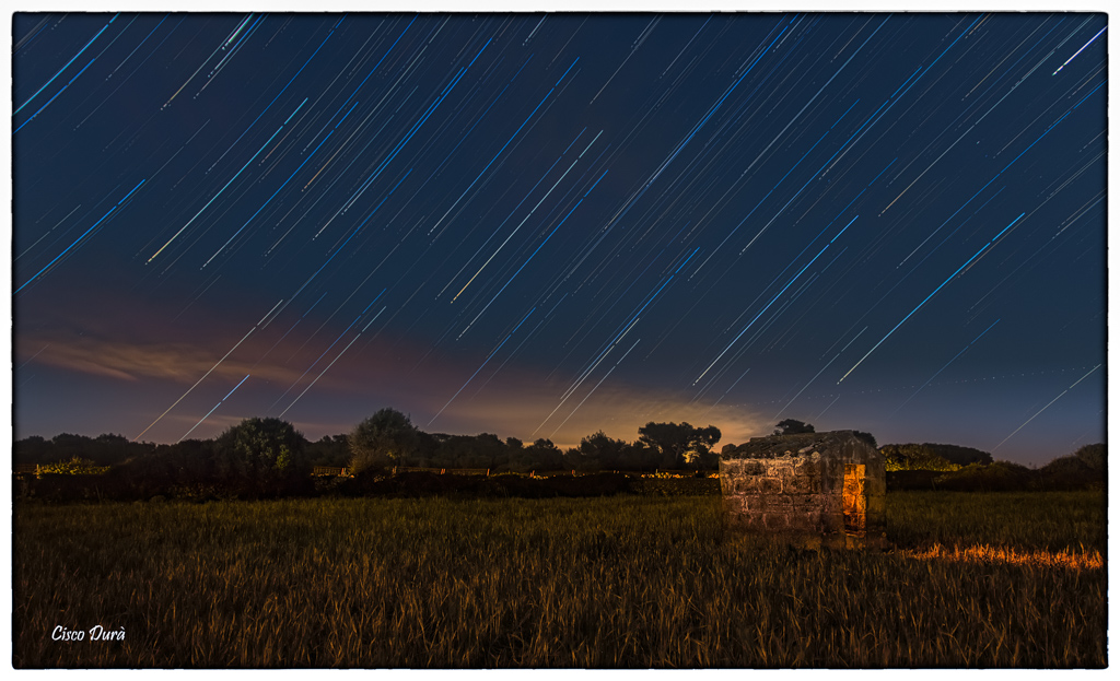 Nombre:  Startrails Lighten-Screen Blend-Editar-3.jpg
Visitas: 356
Tamao: 374.9 KB