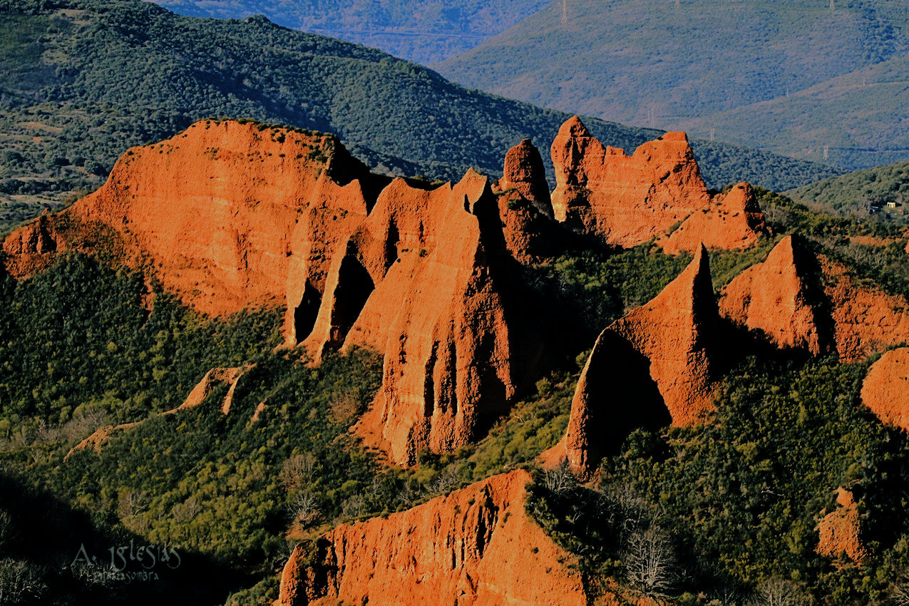 Nombre:  Las Medulas (desde mirador de Orellan)_2 ajuste curvas.JPG
Visitas: 877
Tamao: 451.7 KB