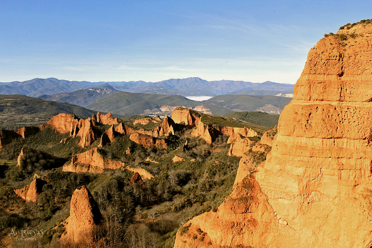 Nombre:  Las Medulas (desde mirador de Orellan)_10.JPG
Visitas: 849
Tamao: 380.5 KB