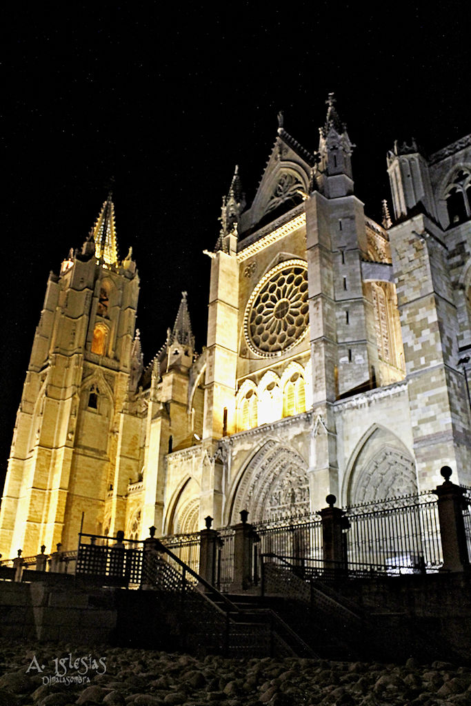 Nombre:  Catedral Len_5.JPG
Visitas: 883
Tamao: 197.0 KB