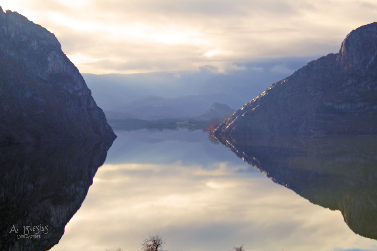 Nombre:  Embalse del Porrma_3.jpg
Visitas: 697
Tamao: 110.8 KB