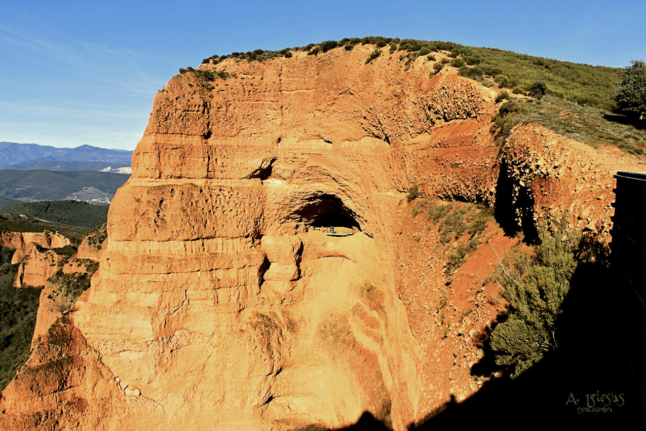 Nombre:  Las Medulas (desde mirador de Orellan)_9.JPG
Visitas: 843
Tamao: 447.4 KB